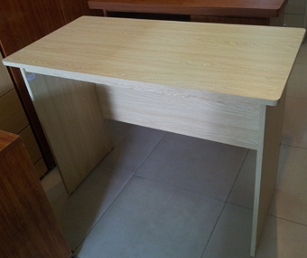 Bàn làm việc gỗ công nghiệp đơn giản 